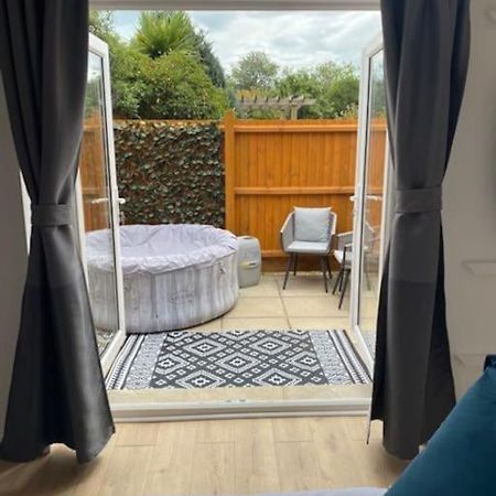 Stylish 1 Bedroom Studio Outdoor Area And Hot Tub Bournemouth Luaran gambar