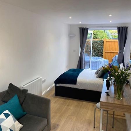 Stylish 1 Bedroom Studio Outdoor Area And Hot Tub Bournemouth Luaran gambar
