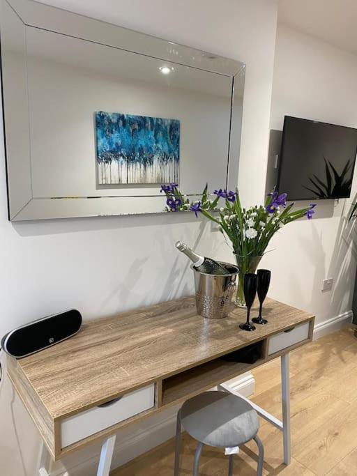 Stylish 1 Bedroom Studio Outdoor Area And Hot Tub Bournemouth Luaran gambar