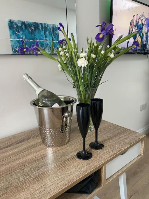Stylish 1 Bedroom Studio Outdoor Area And Hot Tub Bournemouth Luaran gambar