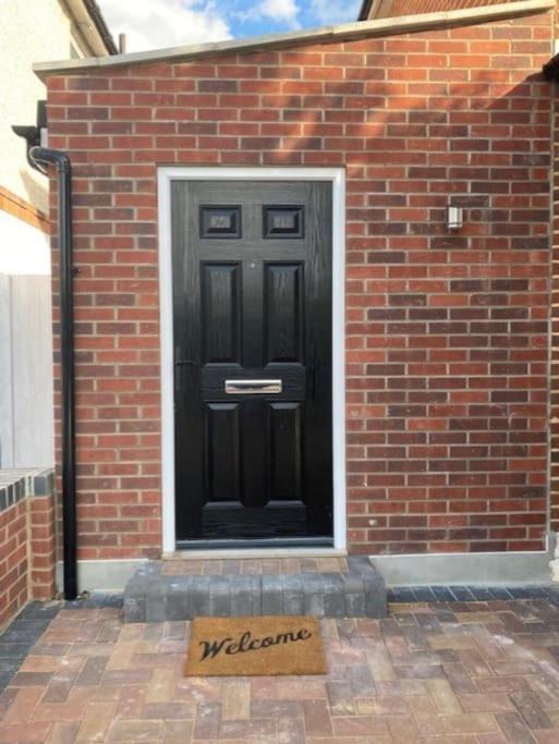 Stylish 1 Bedroom Studio Outdoor Area And Hot Tub Bournemouth Luaran gambar