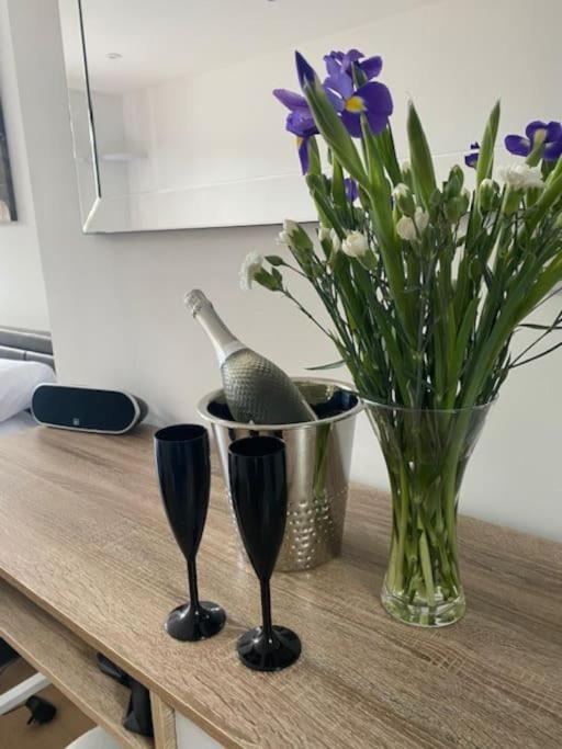 Stylish 1 Bedroom Studio Outdoor Area And Hot Tub Bournemouth Luaran gambar