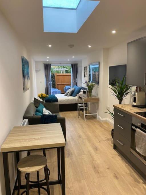 Stylish 1 Bedroom Studio Outdoor Area And Hot Tub Bournemouth Luaran gambar